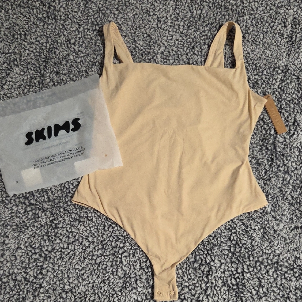 SKIMS SQUARE NECK BODYSUIT